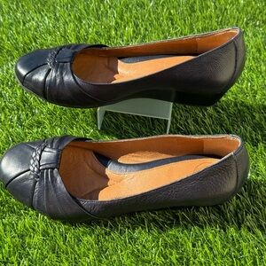Nurture Joclynn Women's Black Leather  Flat Shoes Slip On Size 8M
